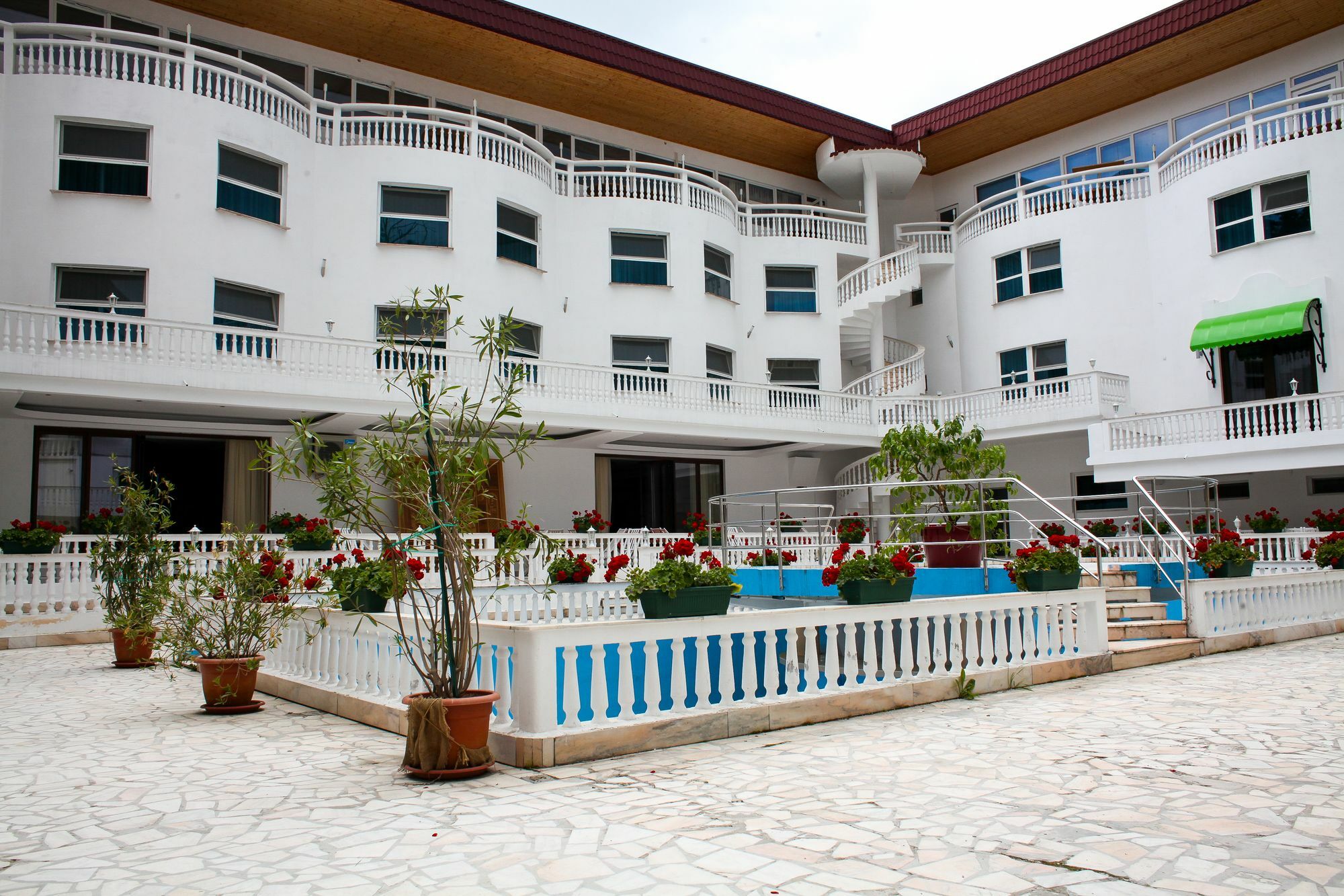 Hotel Cornul Vanatorului Pitesti Exterior photo